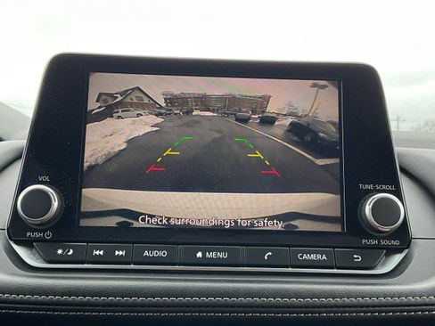 Used 2024 Nissan Rogue S image 19