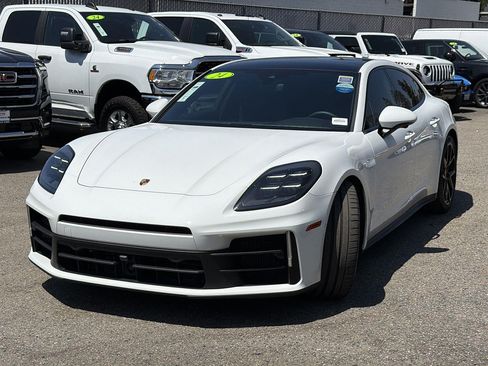 Used 2024 Porsche Panamera image 3