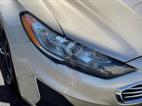 Used 2019 Ford Fusion SE image 26