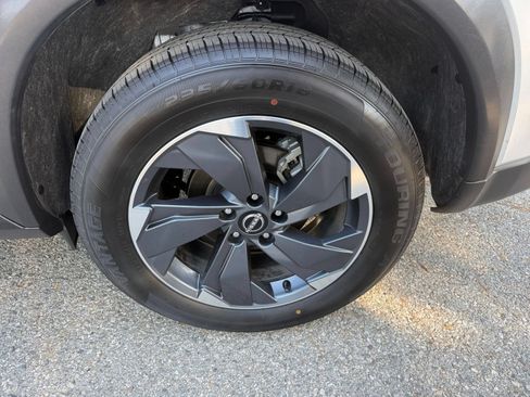 Used 2025 Nissan Rogue SV FWD image 22