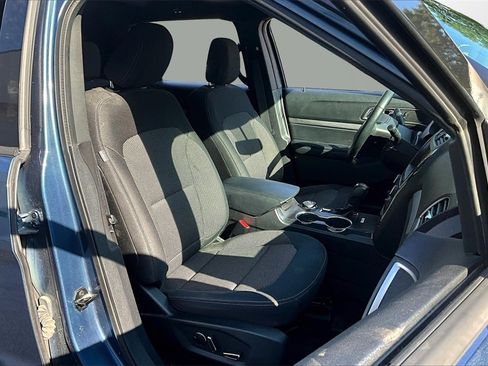 Used 2018 Ford Explorer XLT w/ XLT Technology Feature Bundle image 27