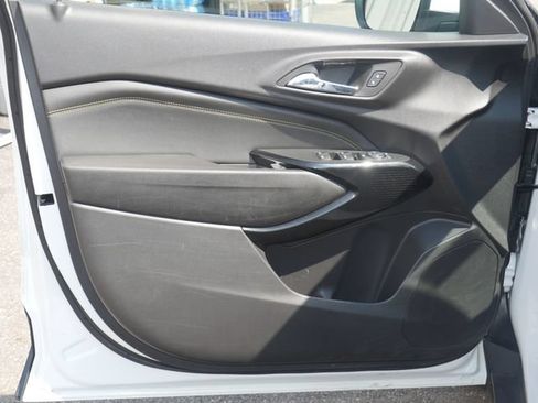 Used 2025 Chevrolet Trax LT FWD image 10