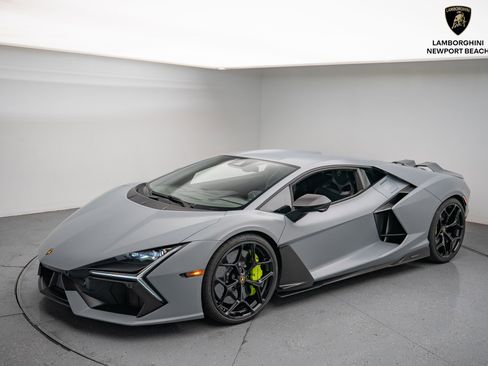 Used 2024 Lamborghini Revuelto image 16
