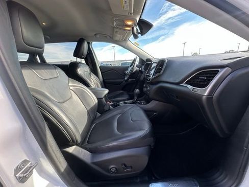 Used 2020 Jeep Cherokee Limited image 28