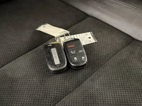 Used 2019 Jeep Grand Cherokee Altitude AWD/4WD image 40