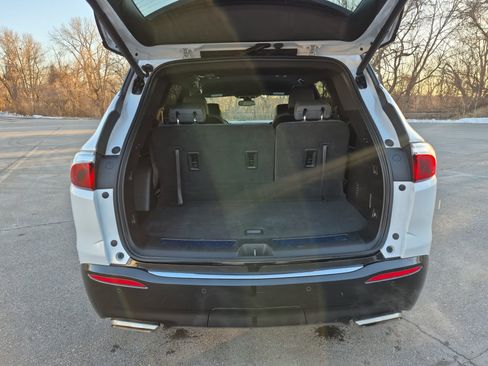 Used 2024 Buick Enclave Essence w/ Sport Touring Edition image 25