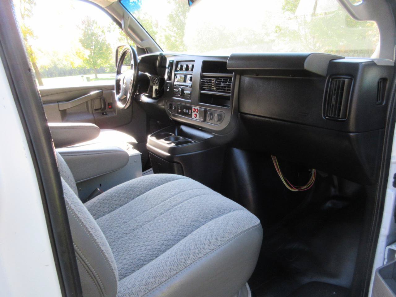 Used 2017 Chevrolet Express 2500 RWD image 34