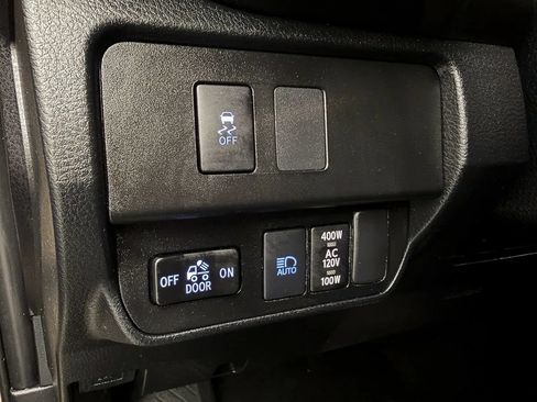 Used 2020 Toyota Tacoma TRD Off-Road AWD/4WD image 15