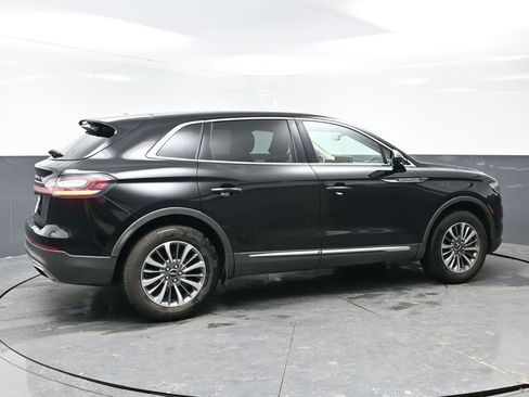 Used 2023 Lincoln Nautilus FWD image 3