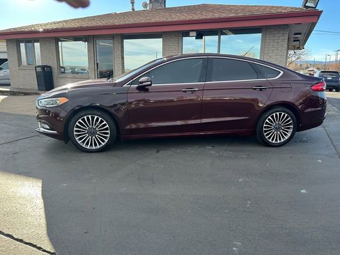 Used 2017 Ford Fusion SE w/ Fusion SE Technology Package image 2