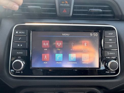Used 2023 Nissan Versa S FWD image 31