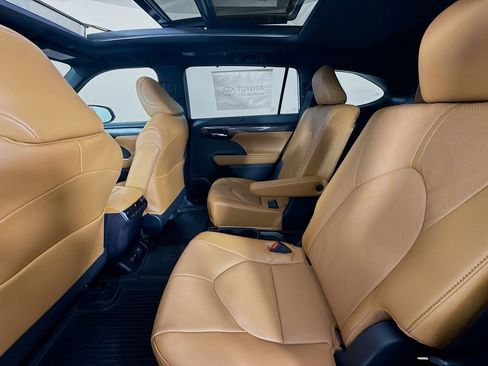 New 2026 Toyota Highlander Platinum AWD/4WD image 28