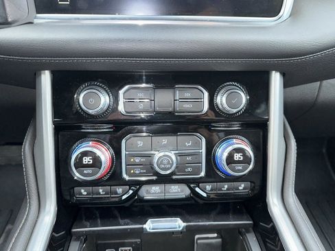 Used 2022 GMC Yukon XL Denali image 25