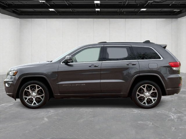 Used 2018 Jeep Grand Cherokee Limited AWD/4WD image 2