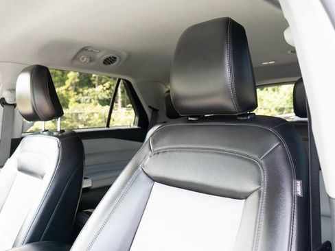 Used 2022 Ford Explorer XLT w/ Equipment Group 202A image 21