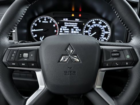 New 2025 Mitsubishi Outlander TRAIL image 19