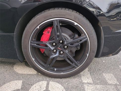 Used 2021 Chevrolet Corvette Stingray Coupe w/ Z51 Performance Package image 7