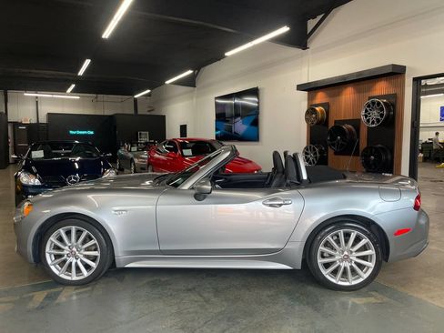 Used 2017 FIAT 124 Spider Lusso RWD image 8