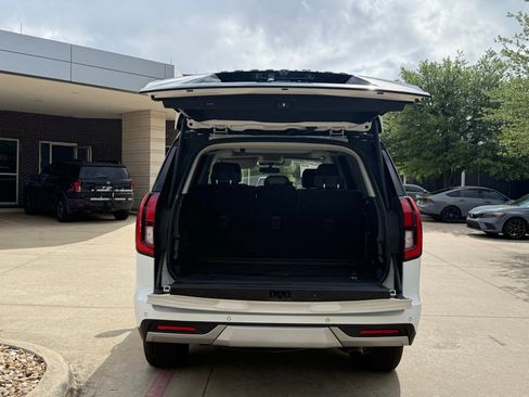 Used 2025 Ford Expedition Platinum image 5