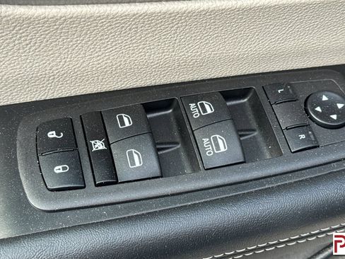 Used 2023 Chrysler Pacifica Touring-L AWD/4WD image 12