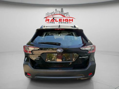 Used 2023 Subaru Outback Wagon 4D image 3