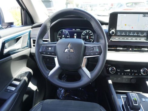 Used 2023 Mitsubishi Outlander SE AWD/4WD image 15