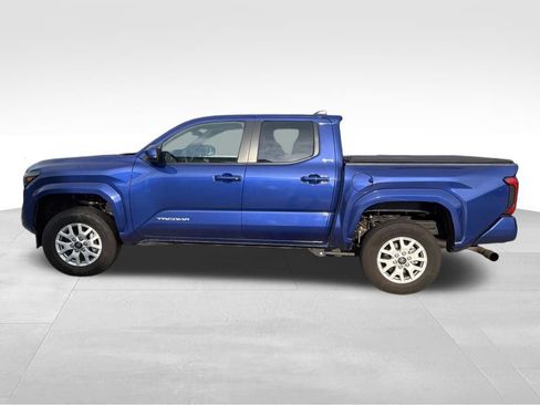 Used 2025 Toyota Tacoma SR5 AWD/4WD image 14