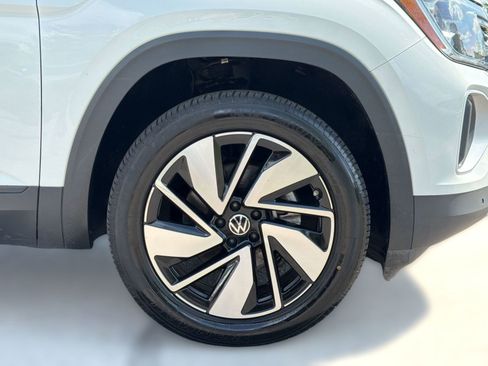 Used 2024 Volkswagen Atlas SE image 12