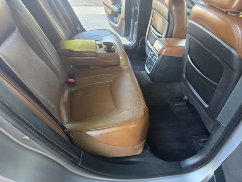 Used 2018 Chrysler 300 Limited RWD image 39