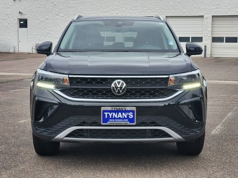 Certified 2024 Volkswagen Taos SE image 5