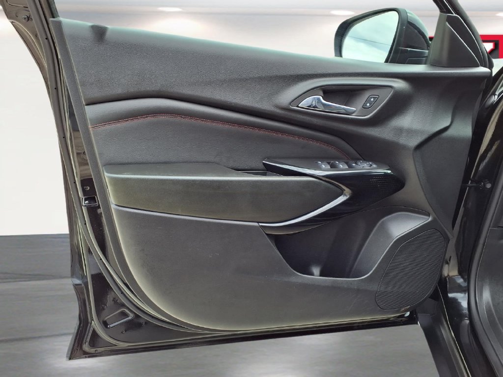 Used 2025 Chevrolet Trax RS FWD image 22