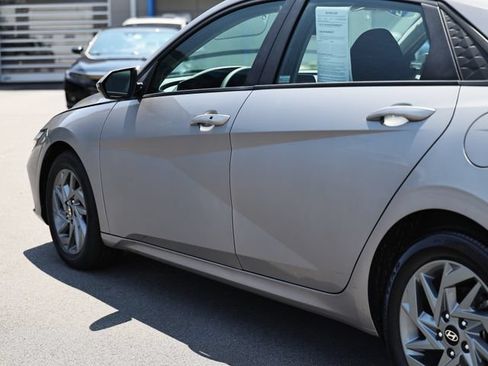 Used 2024 Hyundai Elantra SEL FWD image 6