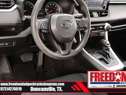 Used 2022 Toyota RAV4 LE image 26