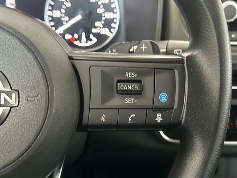Used 2024 Nissan Rogue SV AWD/4WD image 27