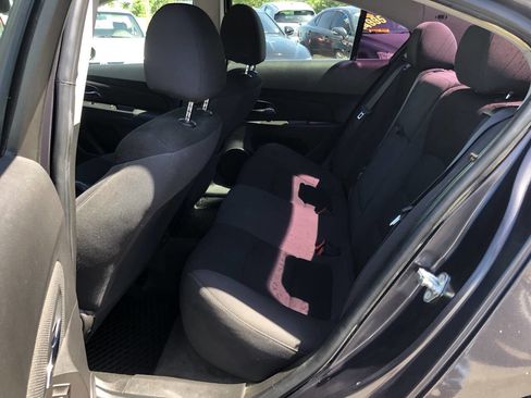 Used 2016 Chevrolet Cruze LT w/ Technology Package image 4