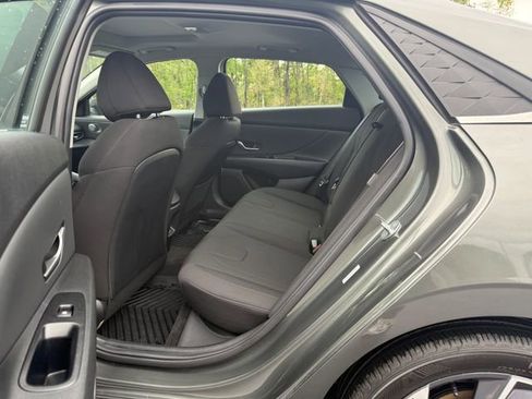 Used 2024 Hyundai Elantra SEL w/ Convenience Package image 6