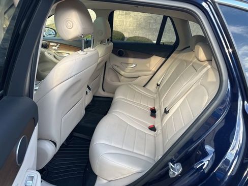 Used 2021 Mercedes-Benz GLC 300 GLC 300 w/ Premium Package image 9