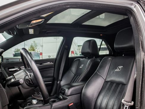 Used 2018 Chrysler 300 S w/ 300S Premium Group RWD image 28