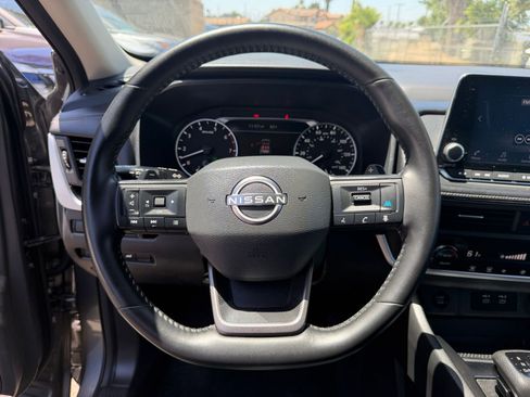 Used 2025 Nissan Rogue SV FWD image 30