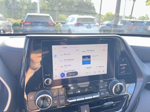 Used 2025 Toyota Highlander XSE AWD/4WD image 23