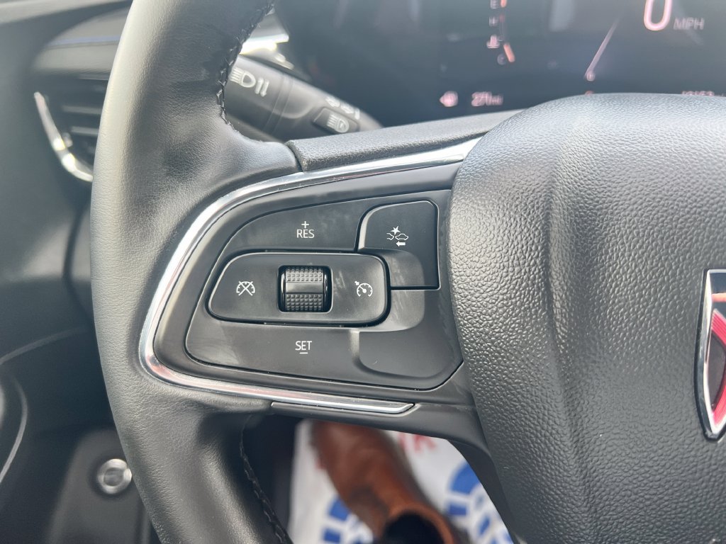 Used 2025 Buick Envista Sport Touring w/ Convenience II Package FWD image 19