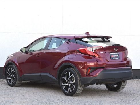 Used 2019 Toyota C-HR XLE FWD image 2