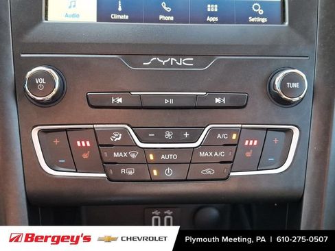Used 2020 Ford Fusion SE AWD/4WD image 19