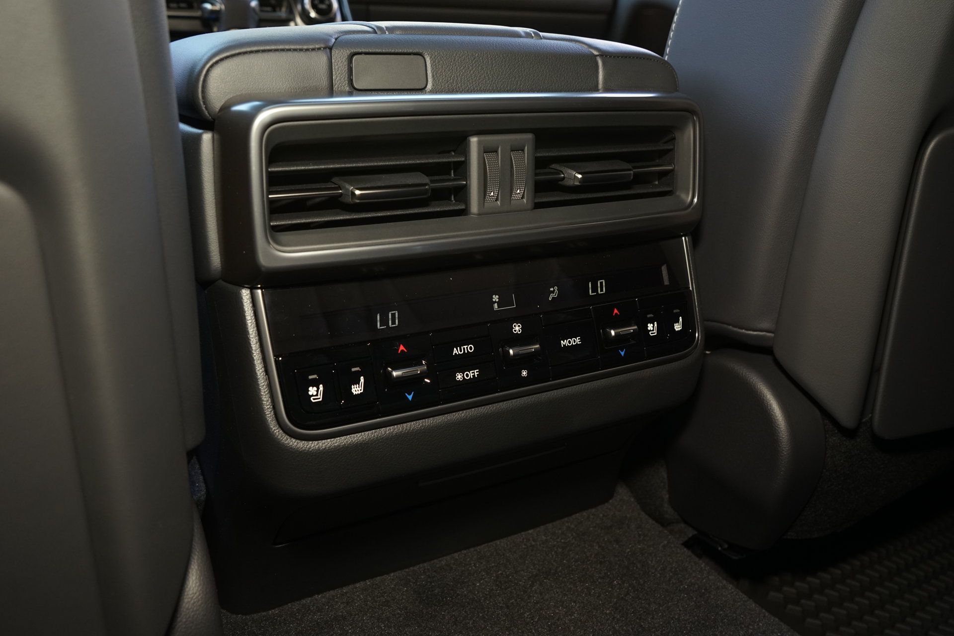 Used 2026 Lexus LX 600 4WD w/ Luxury Package image 22
