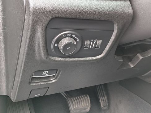 Used 2023 Jeep Grand Cherokee L Limited AWD/4WD image 16