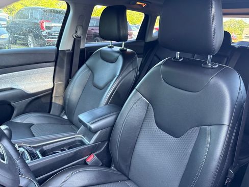 Used 2022 Jeep Compass Latitude w/ Sun and Sound Group AWD/4WD image 14
