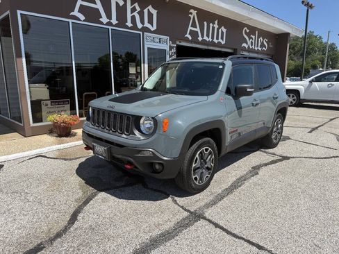 Used 2016 Jeep Renegade Trailhawk AWD/4WD image 2