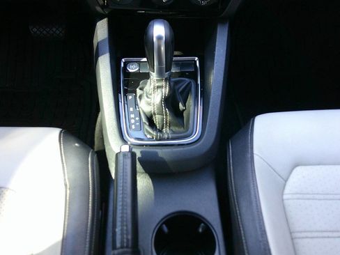 Used 2016 Volkswagen Jetta Sport image 14