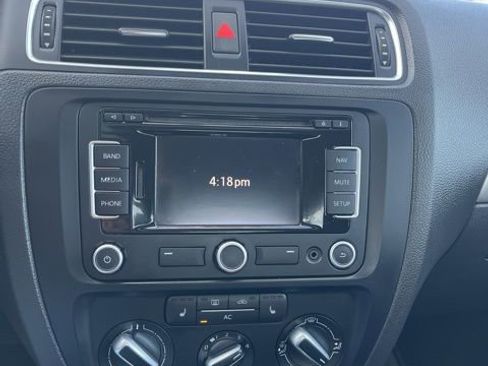 Used 2011 Volkswagen Jetta SEL image 42