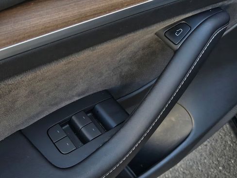 Used 2023 Tesla Model 3 Standard Range RWD image 12